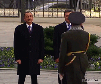 우크라이나 군대의 경호 의전 실수 | 인스티즈