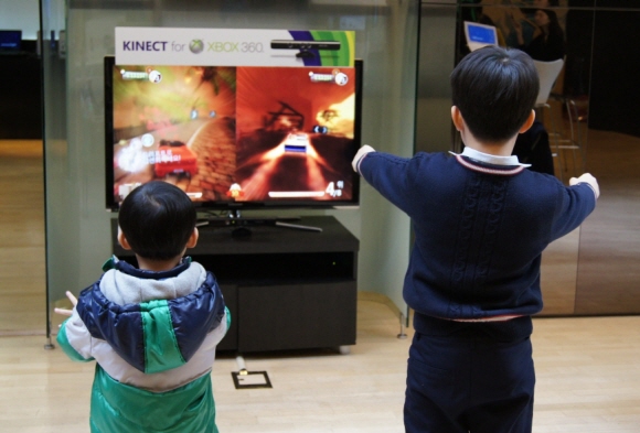 fs101206_kinect.jpg
